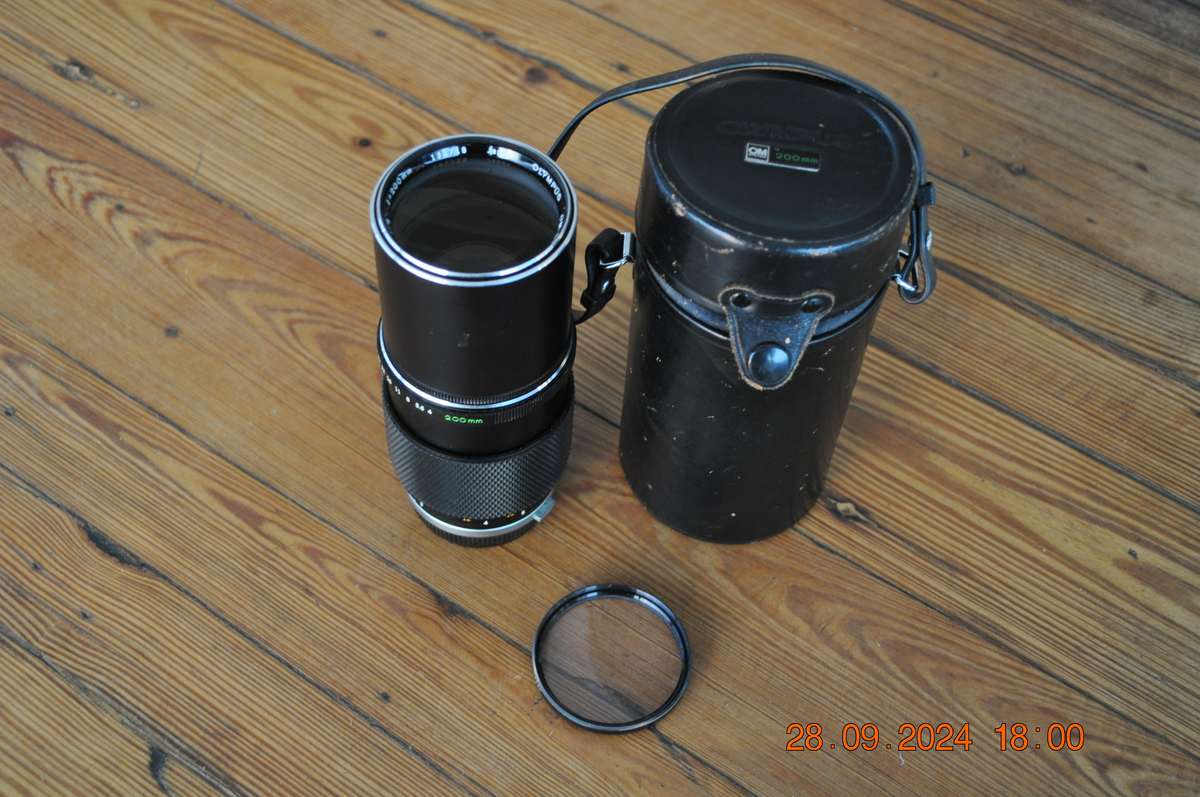 Olympus OM-System E.Zuiko Auto-T 200mm Lens