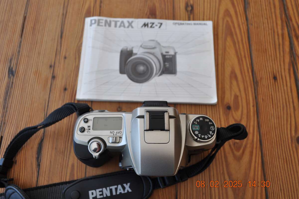 Vintage Canon MZ -7 35mm Film Camera (not working)