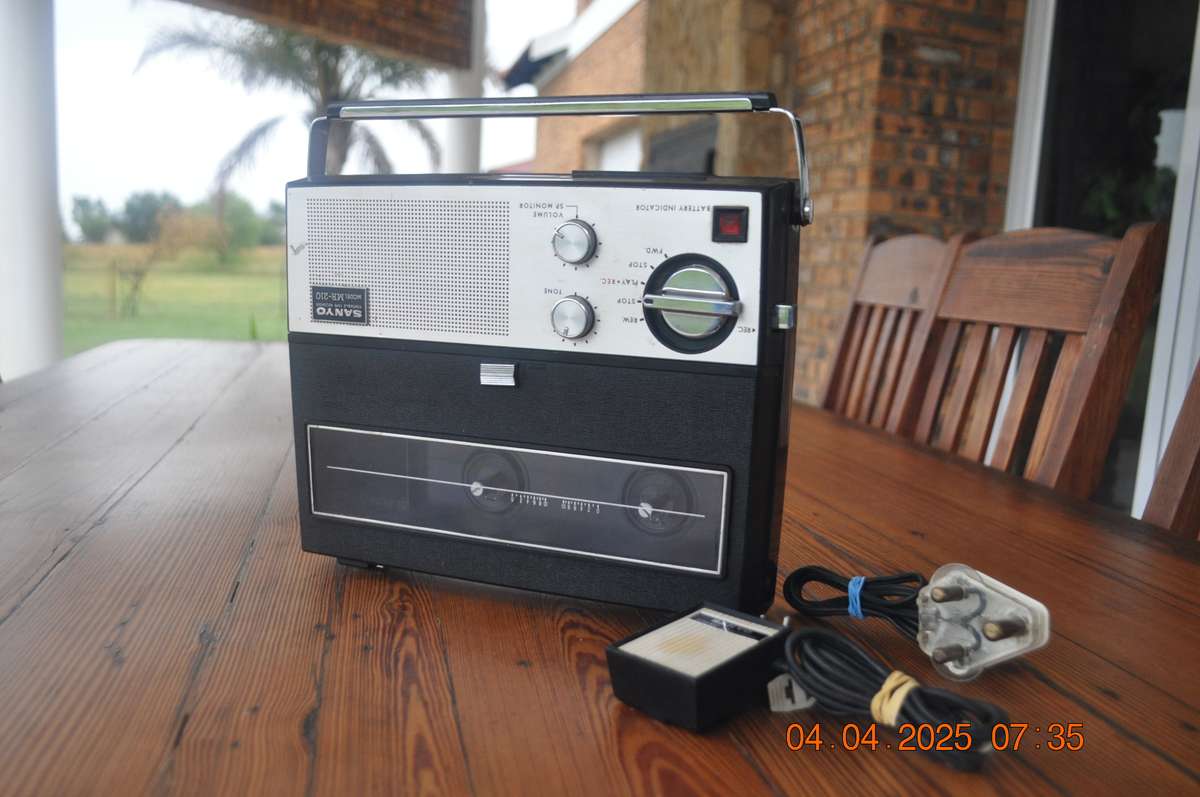 Vintage Sanyo Portable Reel to Reel Player (as is)