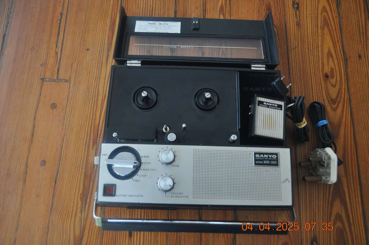 Vintage Sanyo Portable Reel to Reel Player (as is)