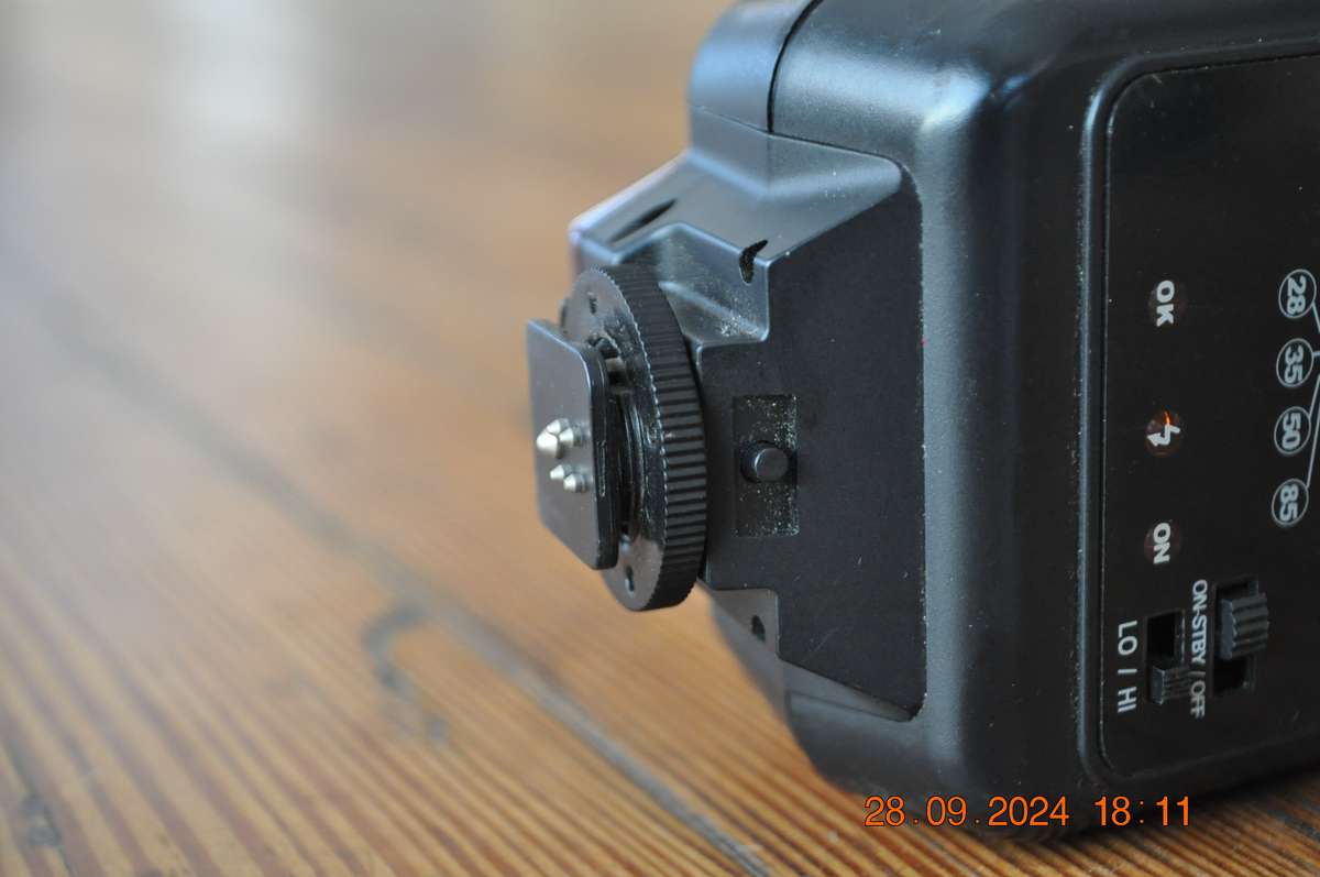 Cosmos Auto Focus 35 AFC Camera Flash