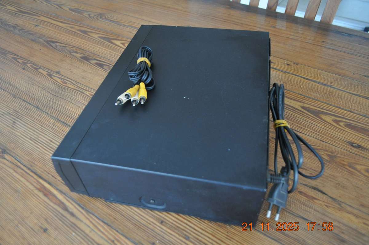 JVC VHS Video Cassette Player (tested working)