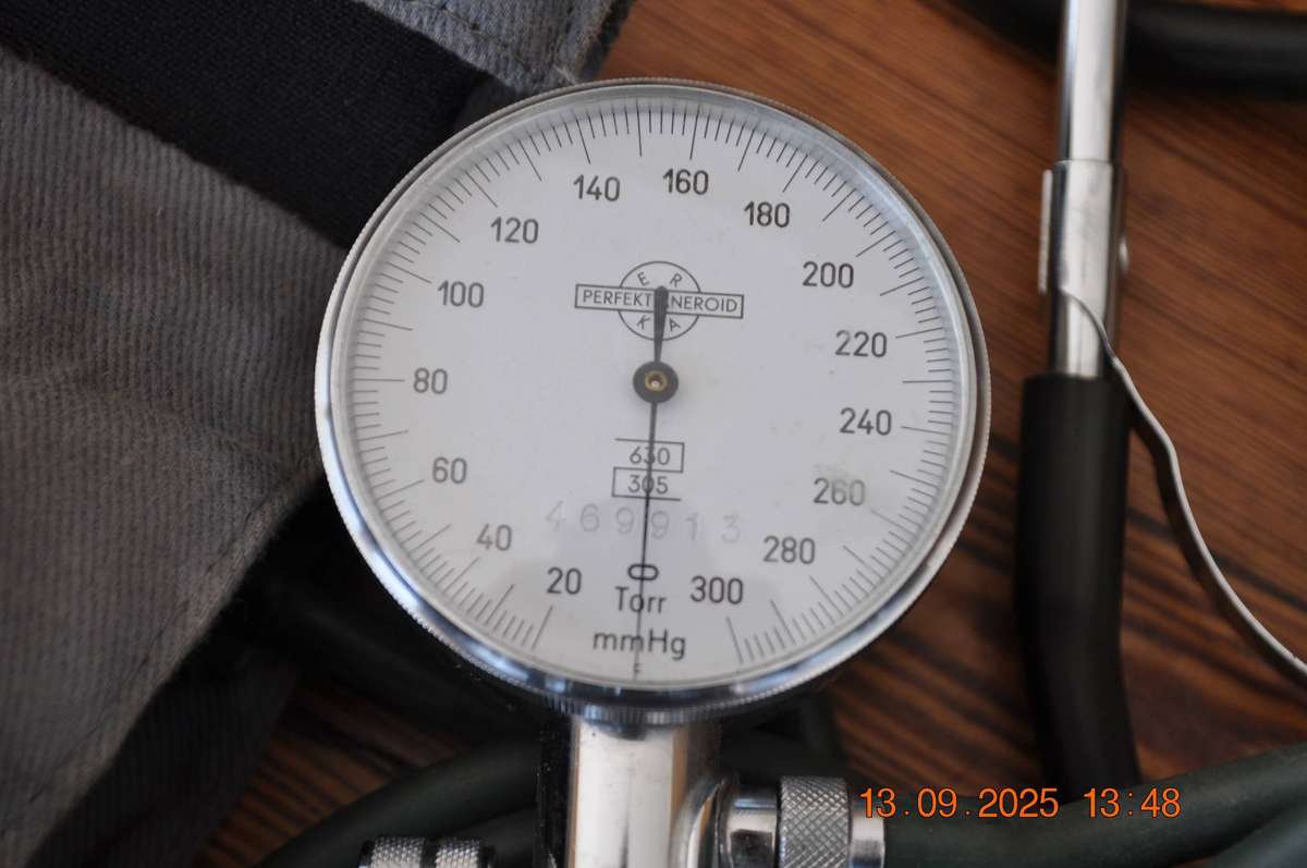 Vintage Blood Pressure Gauge With Stethoscope
