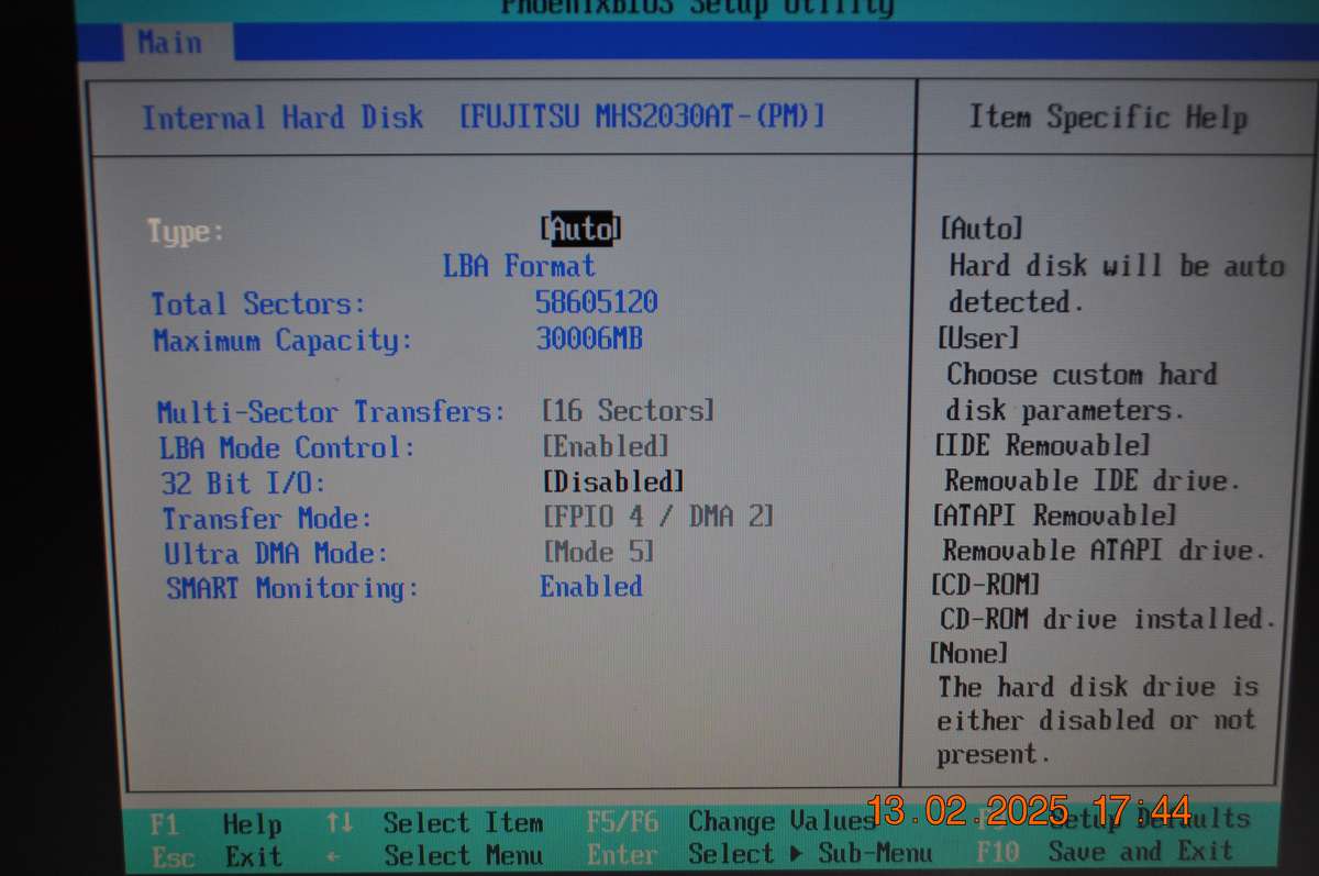 Retro Pentium 4 Compaq Laptop