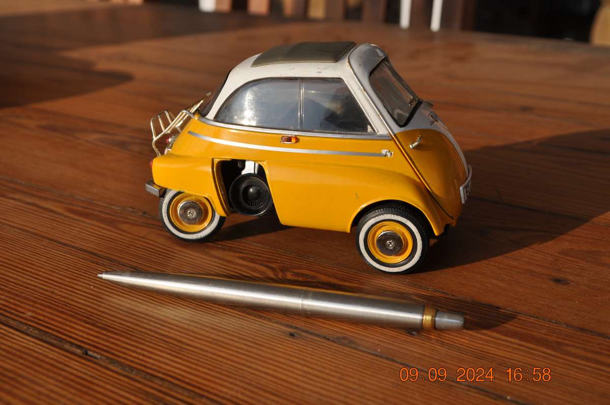 BMW Isetta 250 Model Car
