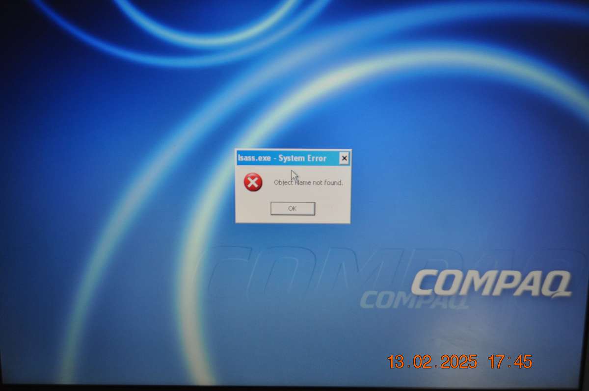 Retro Pentium 4 Compaq Laptop