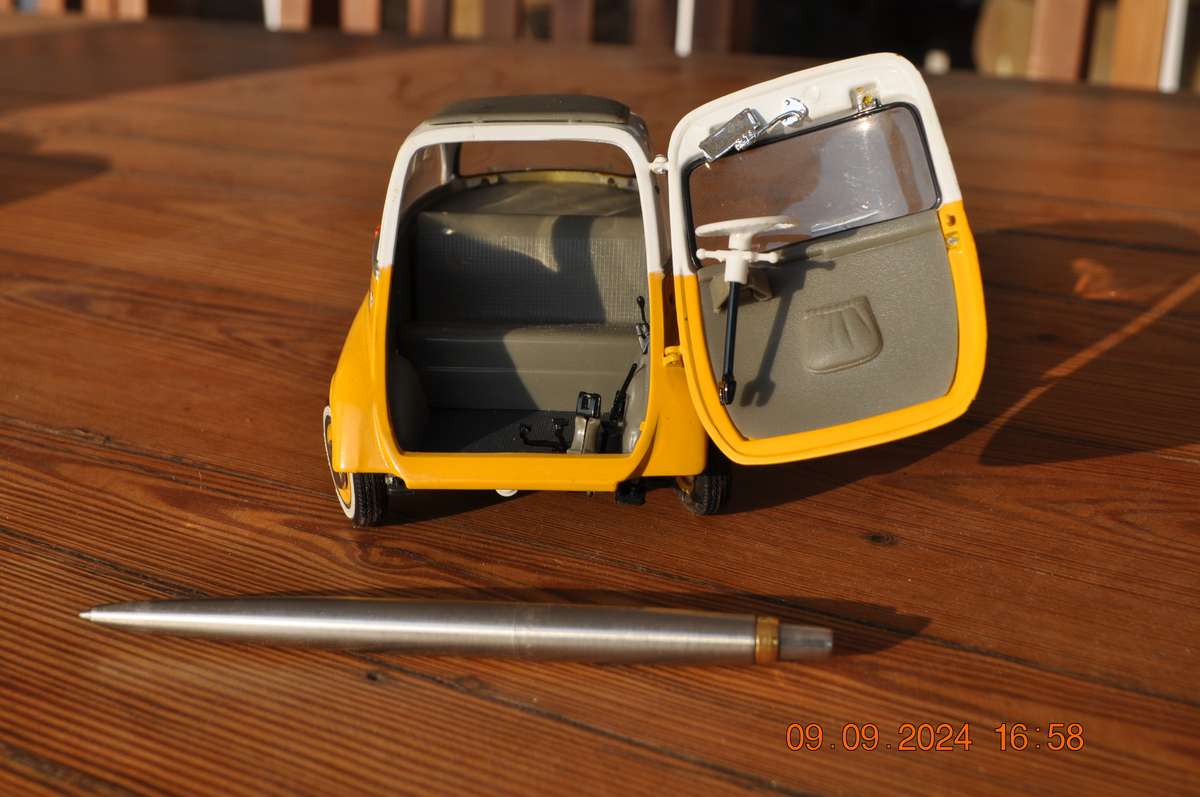 BMW Isetta 250 Model Car