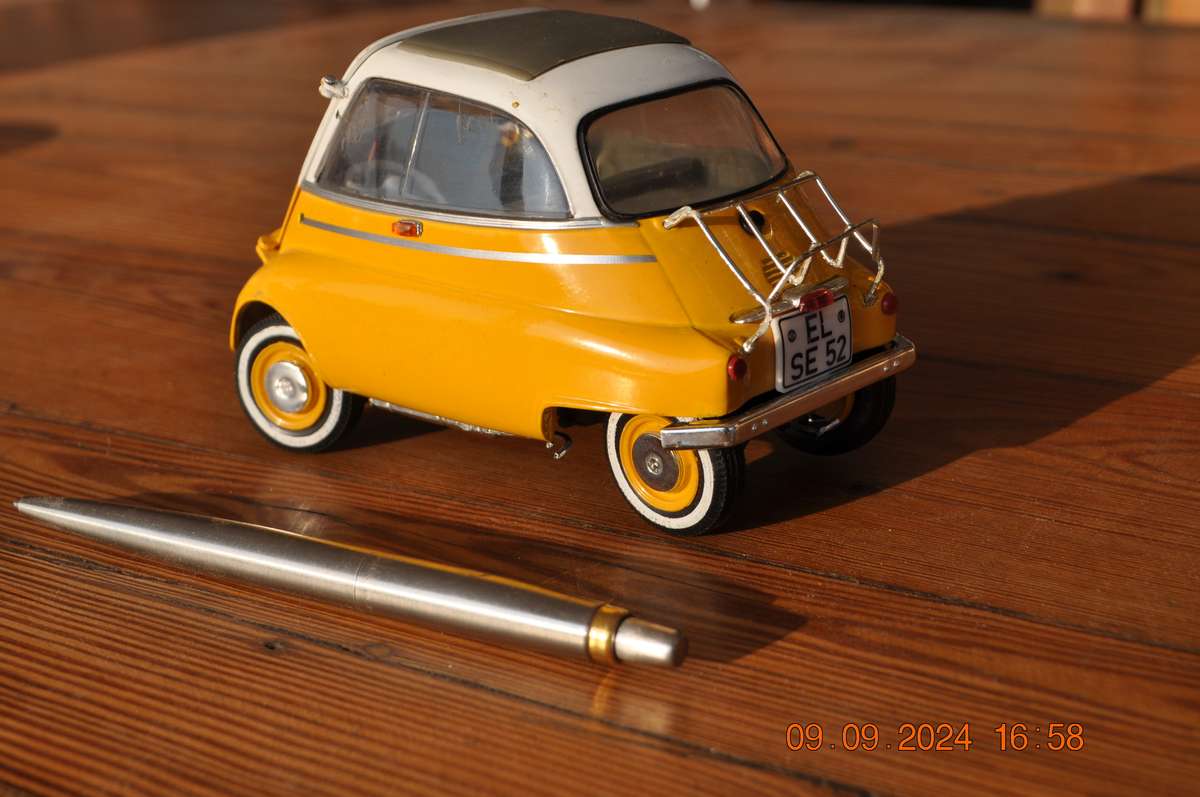 BMW Isetta 250 Model Car