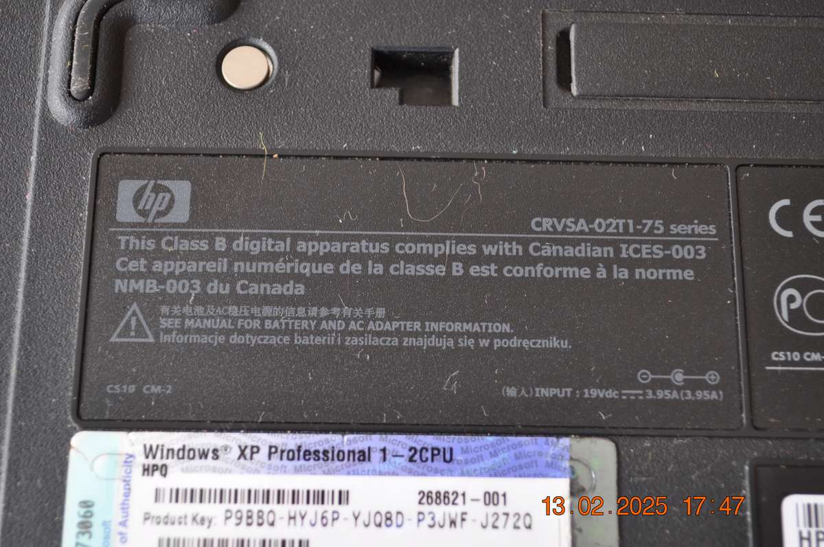Retro Pentium 4 Compaq Laptop