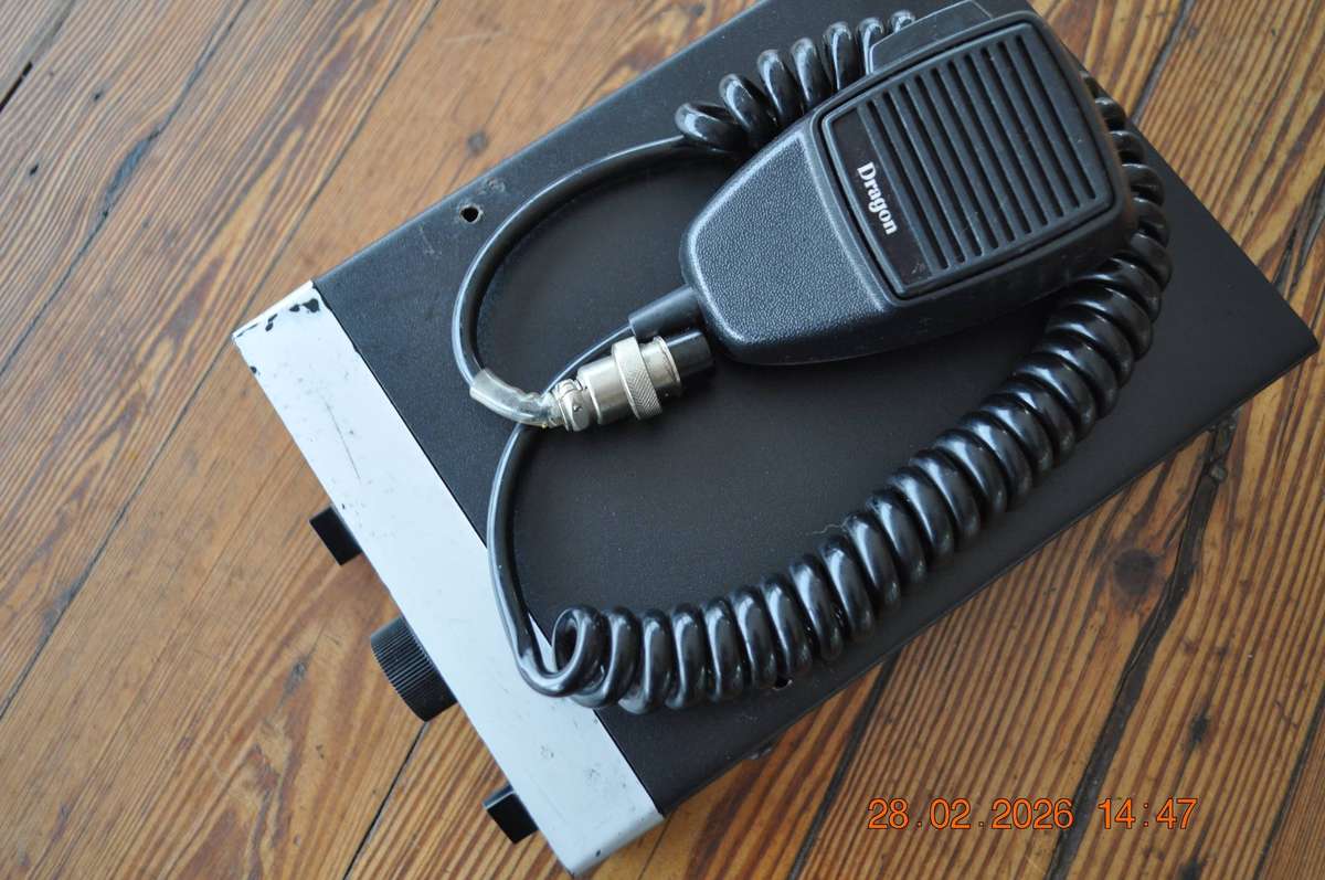 Vintage 1980s Dragon KR-80 2 Way Radio (not tested)