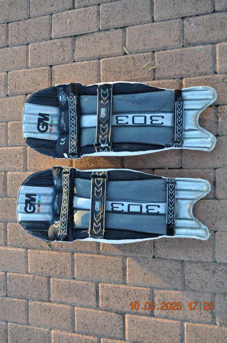 GM 303 Mens Cricket Pads