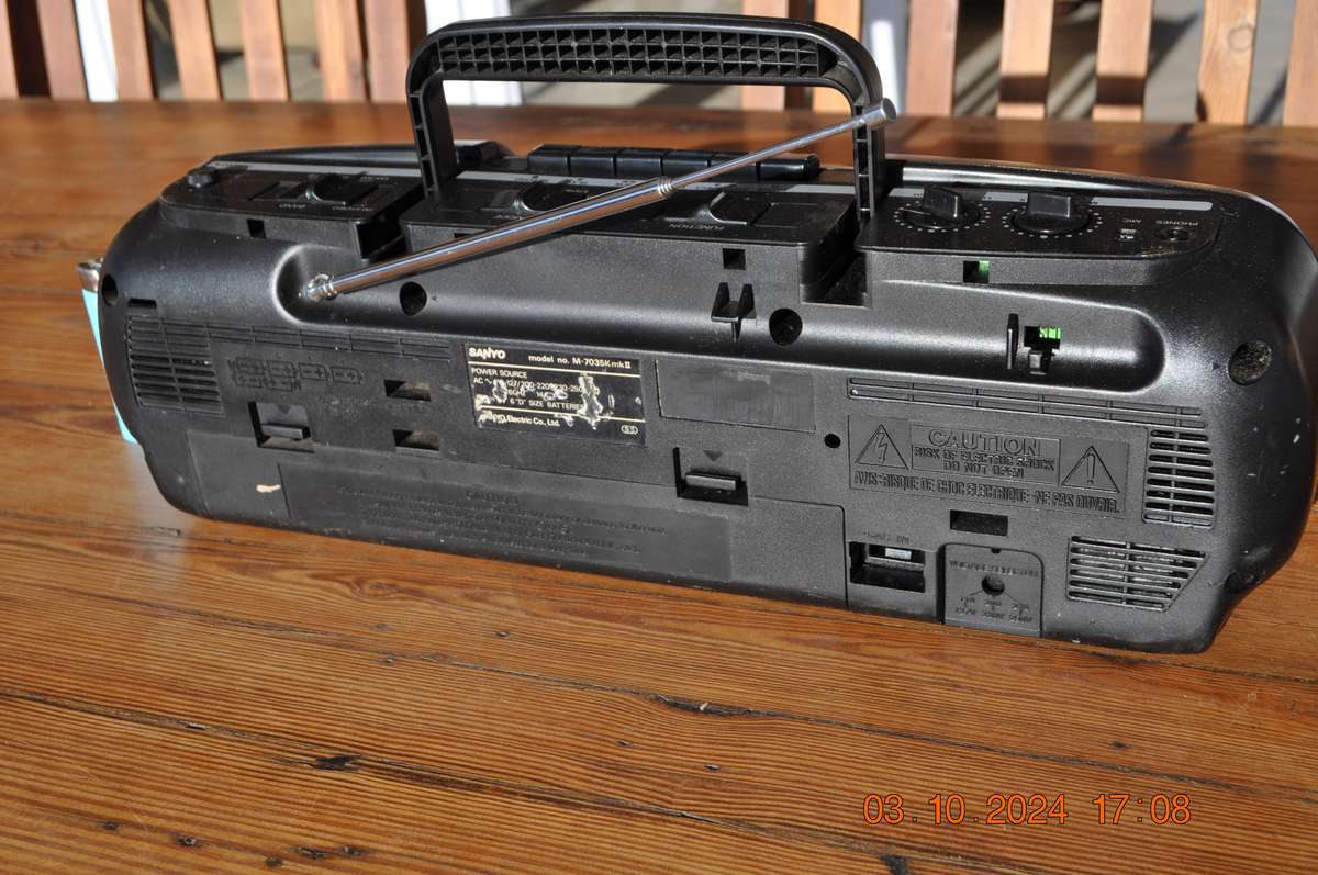 Vintage Sanyo Boom Box AM/FM Radio Cassette Player