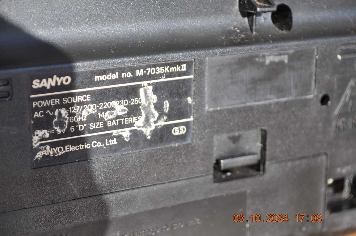 Vintage Sanyo Boom Box AM/FM Radio Cassette Player