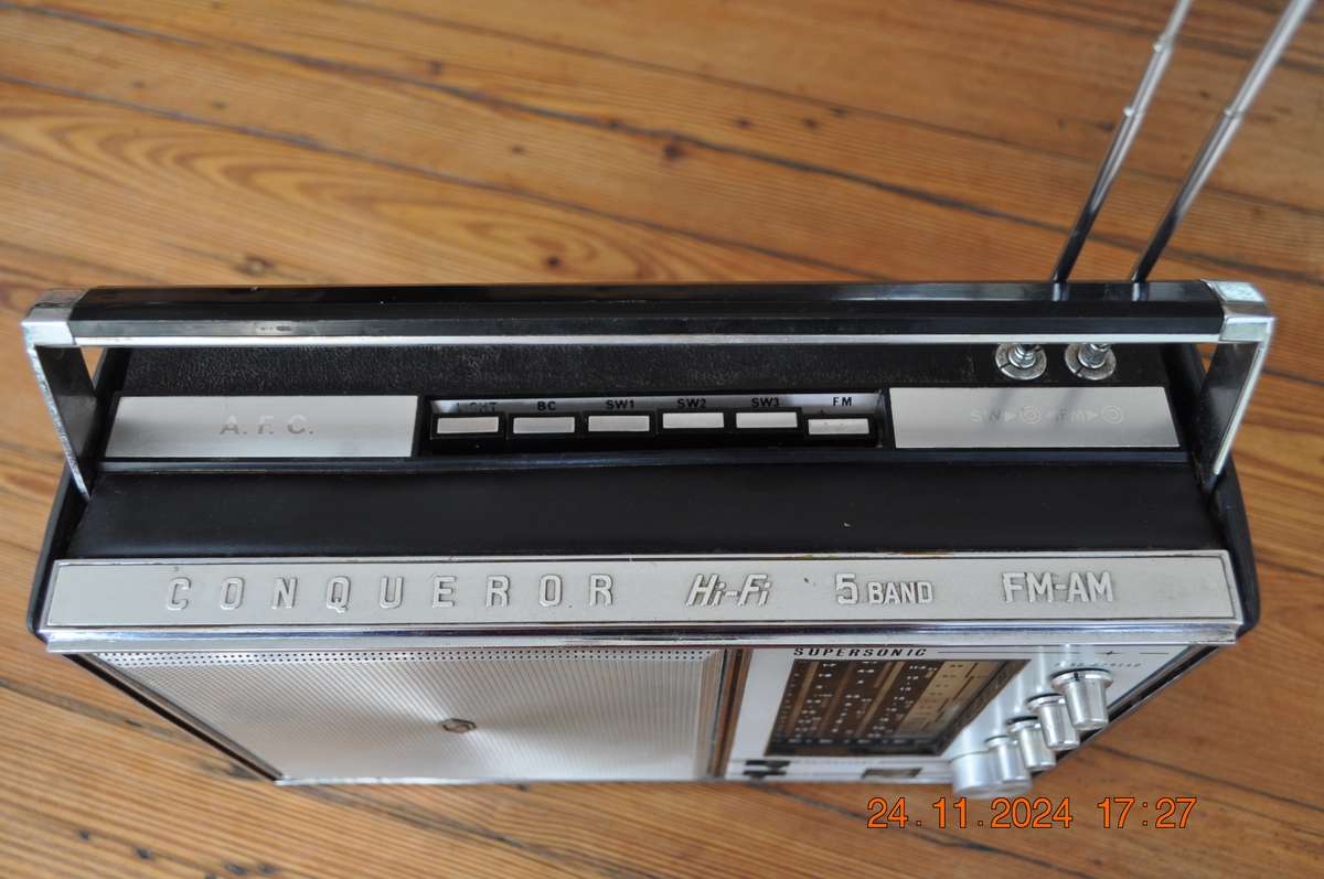Vintage 1960s Supersonic Conqueror 5 Band Radio