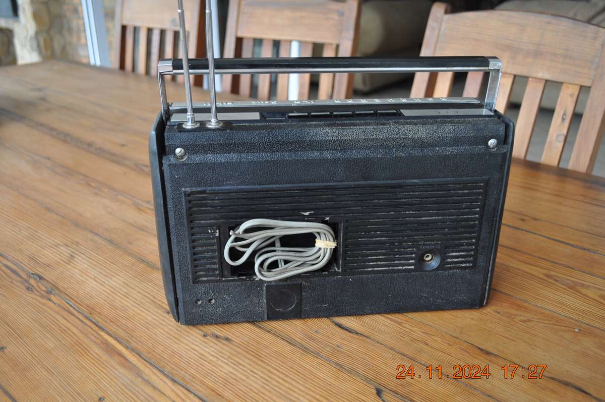 Vintage 1960s Supersonic Conqueror 5 Band Radio