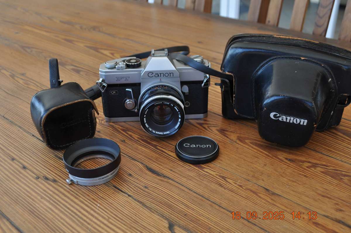Canon FT QL SLR 35mm Film Camera Canon 50mm Lens