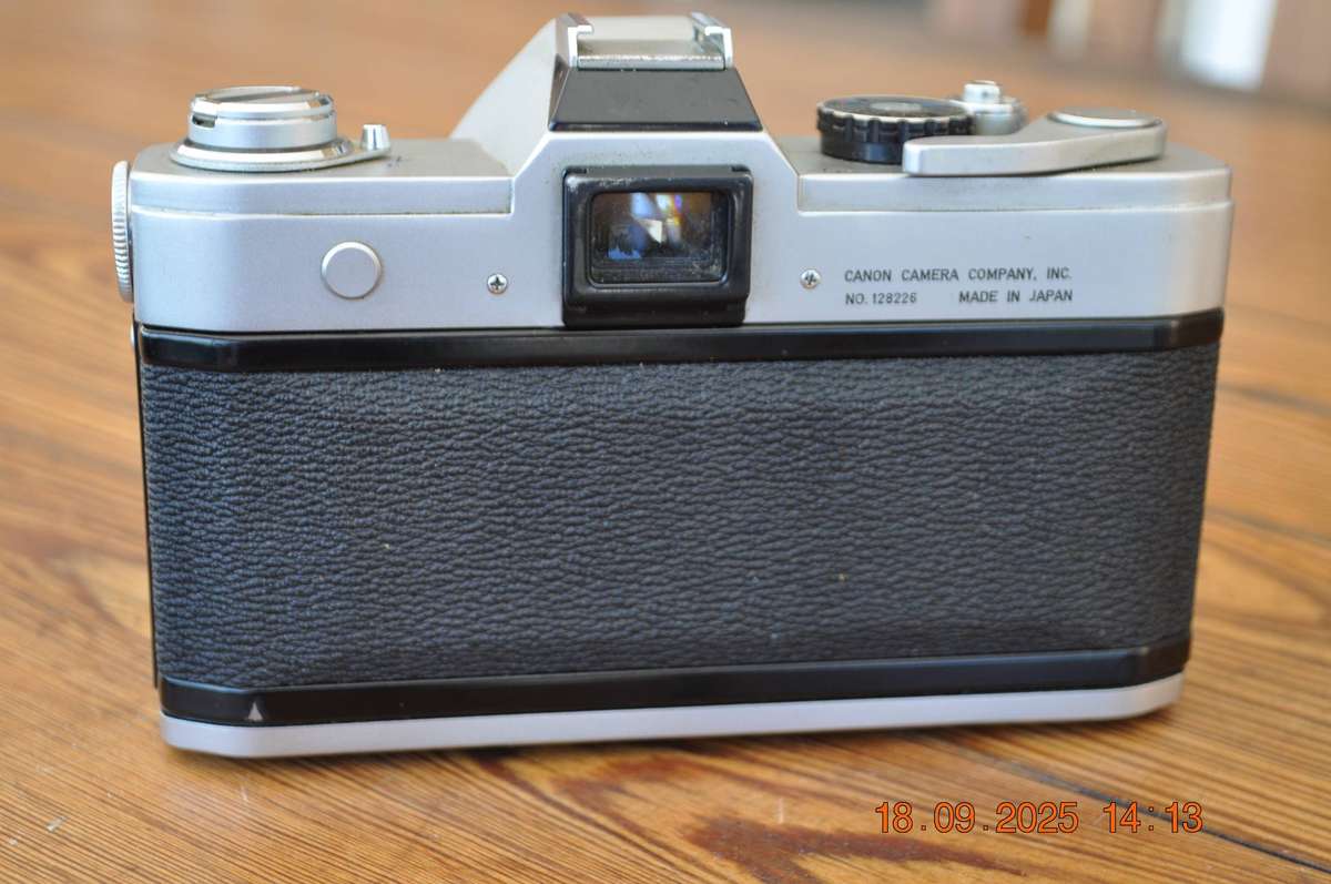 Canon FT QL SLR 35mm Film Camera Canon 50mm Lens