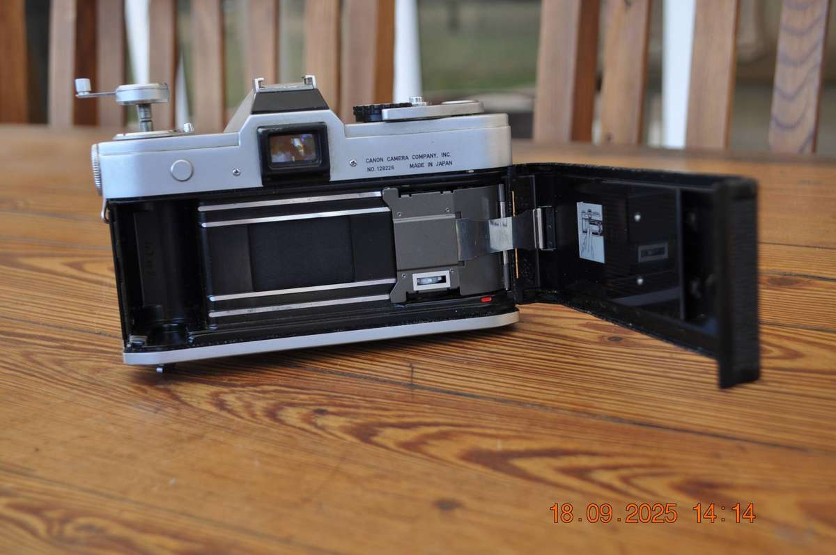 Canon FT QL SLR 35mm Film Camera Canon 50mm Lens