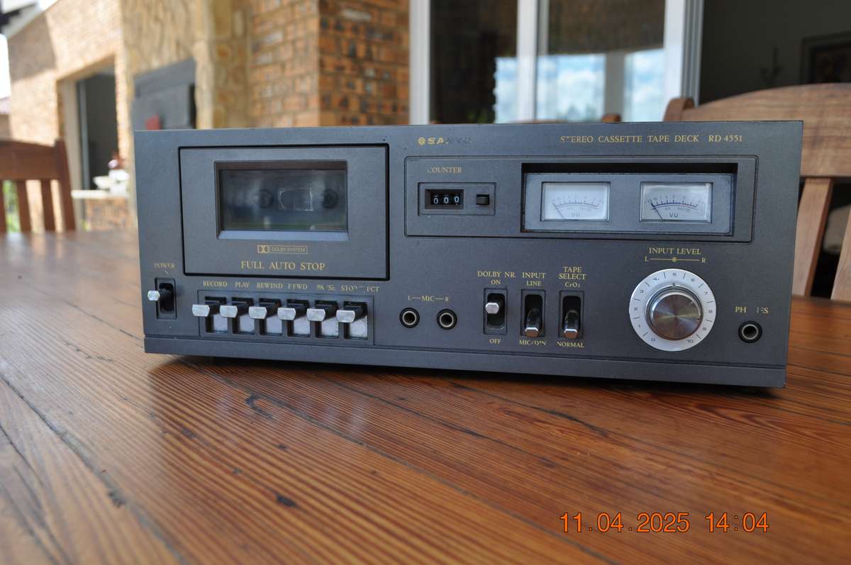 Vintage Sanyo Cassette Deck Player (working)