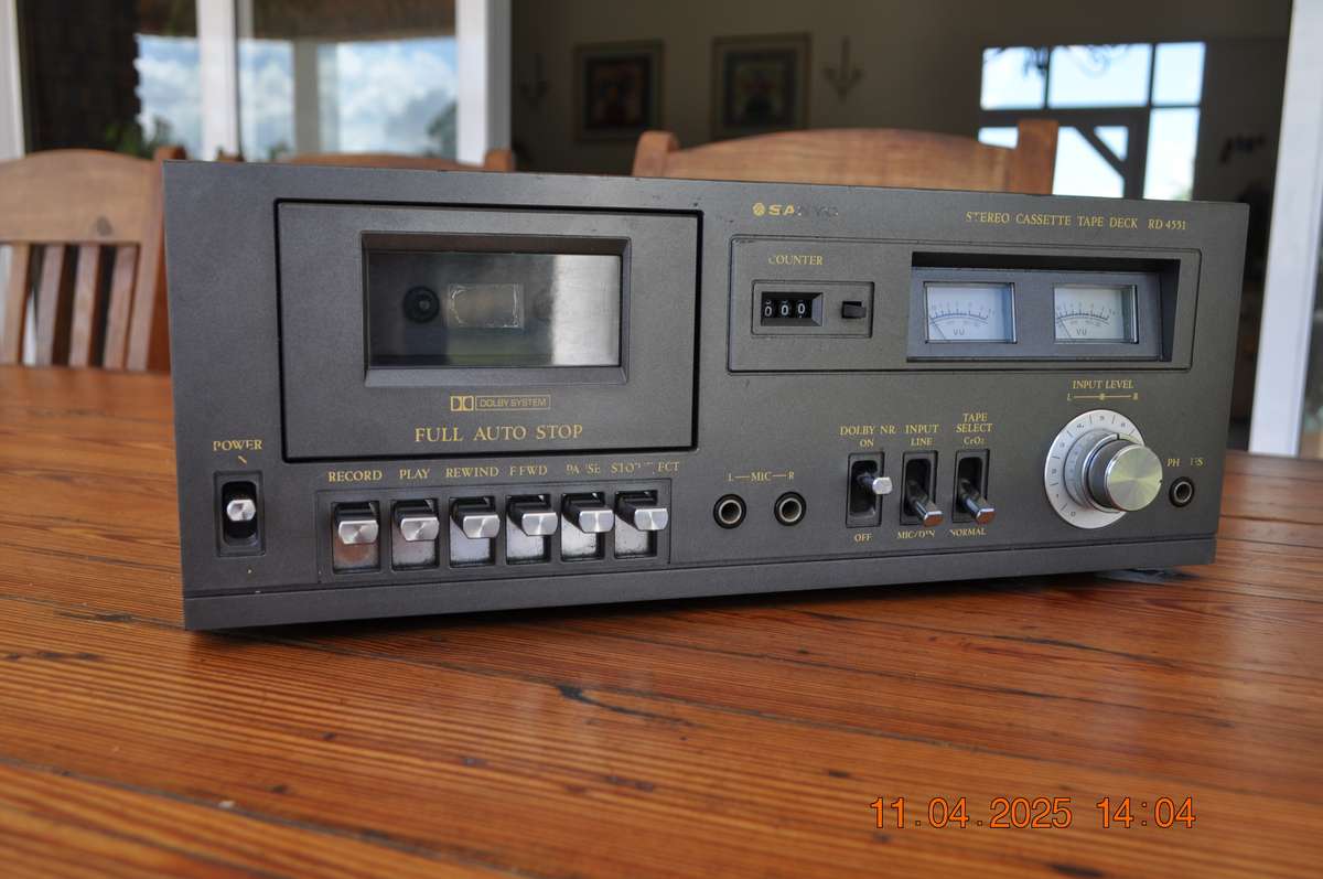 Vintage Sanyo Cassette Deck Player (working)