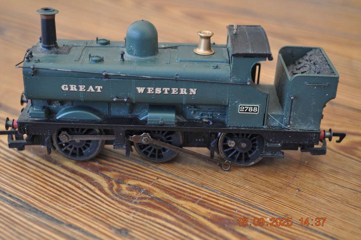 Great Western Hornby Toy Train With Coaches