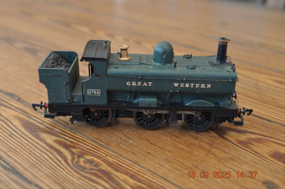 Great Western Hornby Toy Train With Coaches