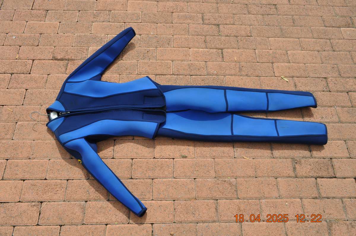 Cressi-Sub 2 Piece Wetsuit 5mm Size Medium