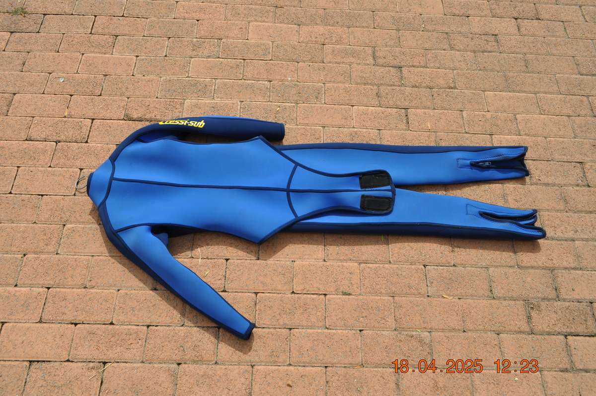 Cressi-Sub 2 Piece Wetsuit 5mm Size Medium