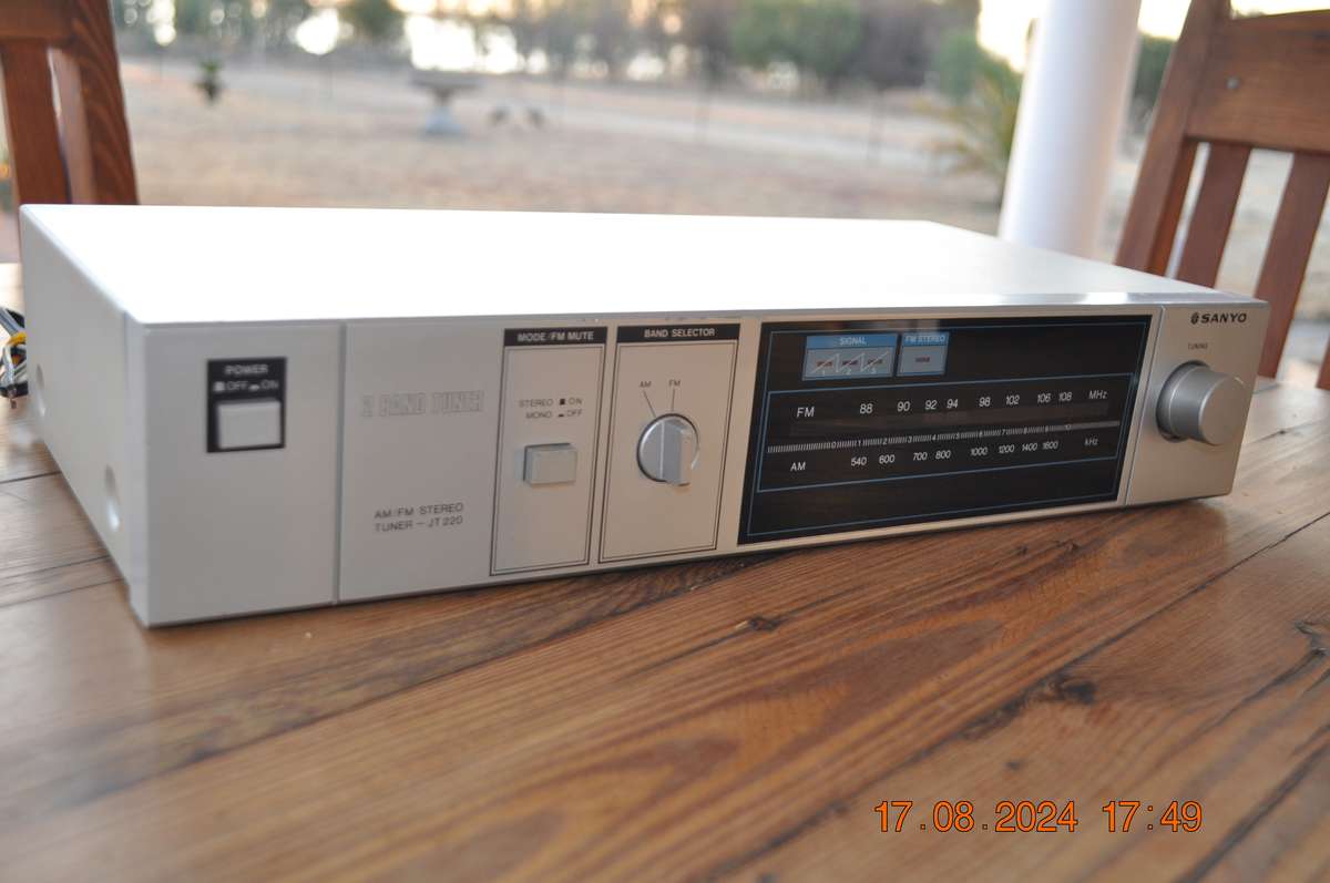 Vintage Sanyo FM AM Tuner