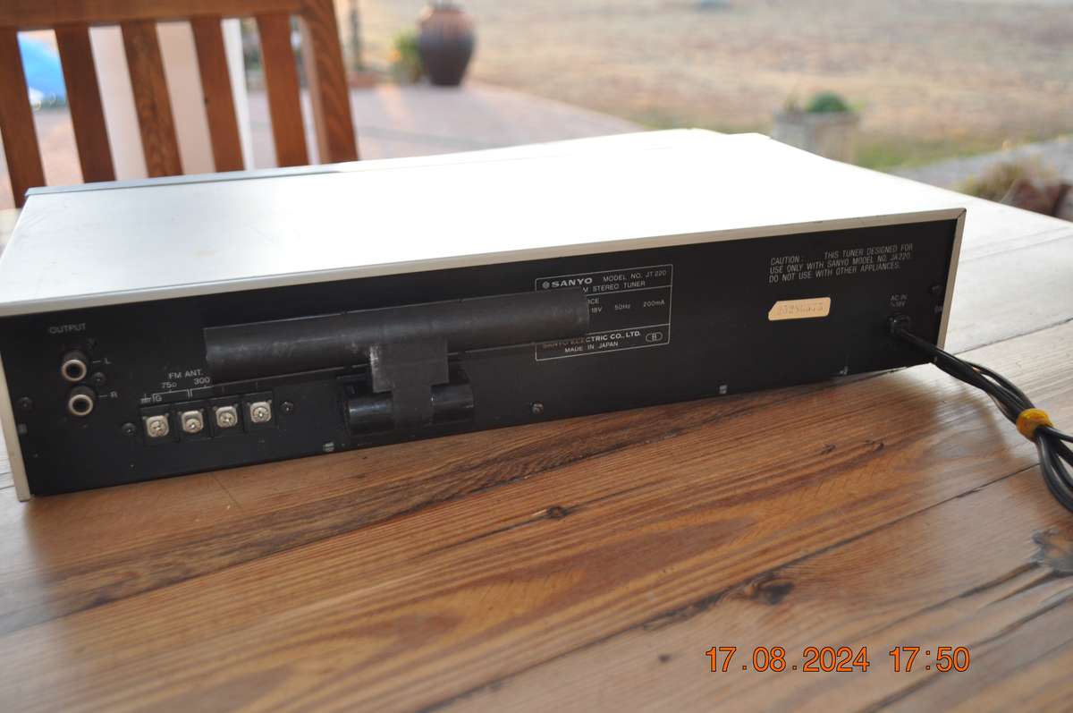 Vintage Sanyo FM AM Tuner