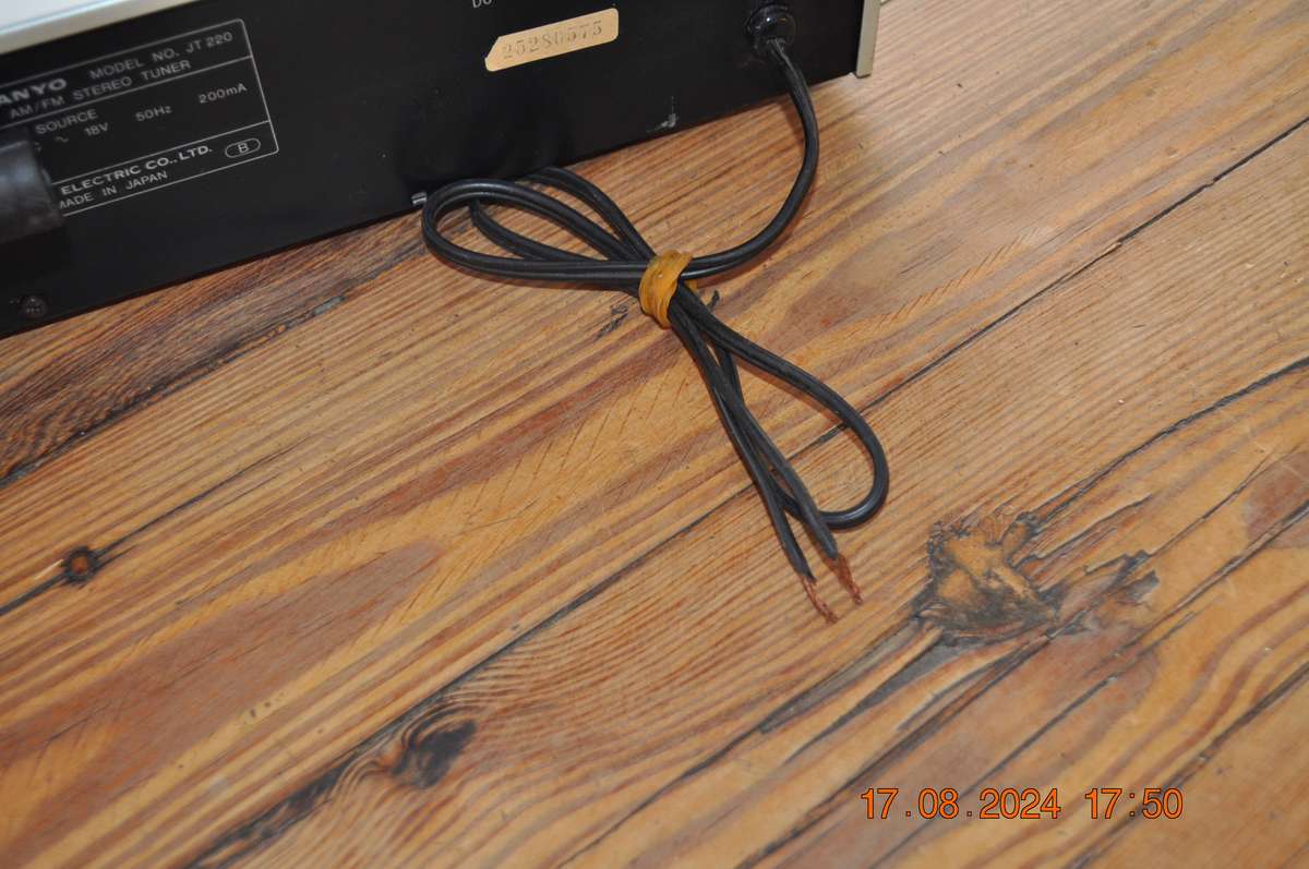 Vintage Sanyo FM AM Tuner