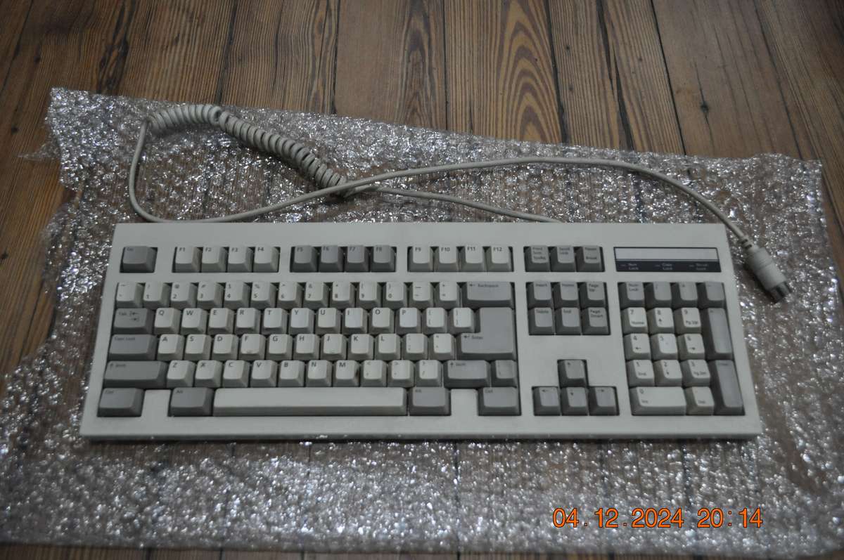 Vintage Din 5 Pin Computer Keyboard