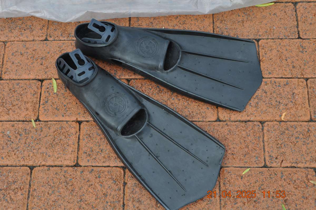 Cressi-Sub Diving Fins (size 5-7)
