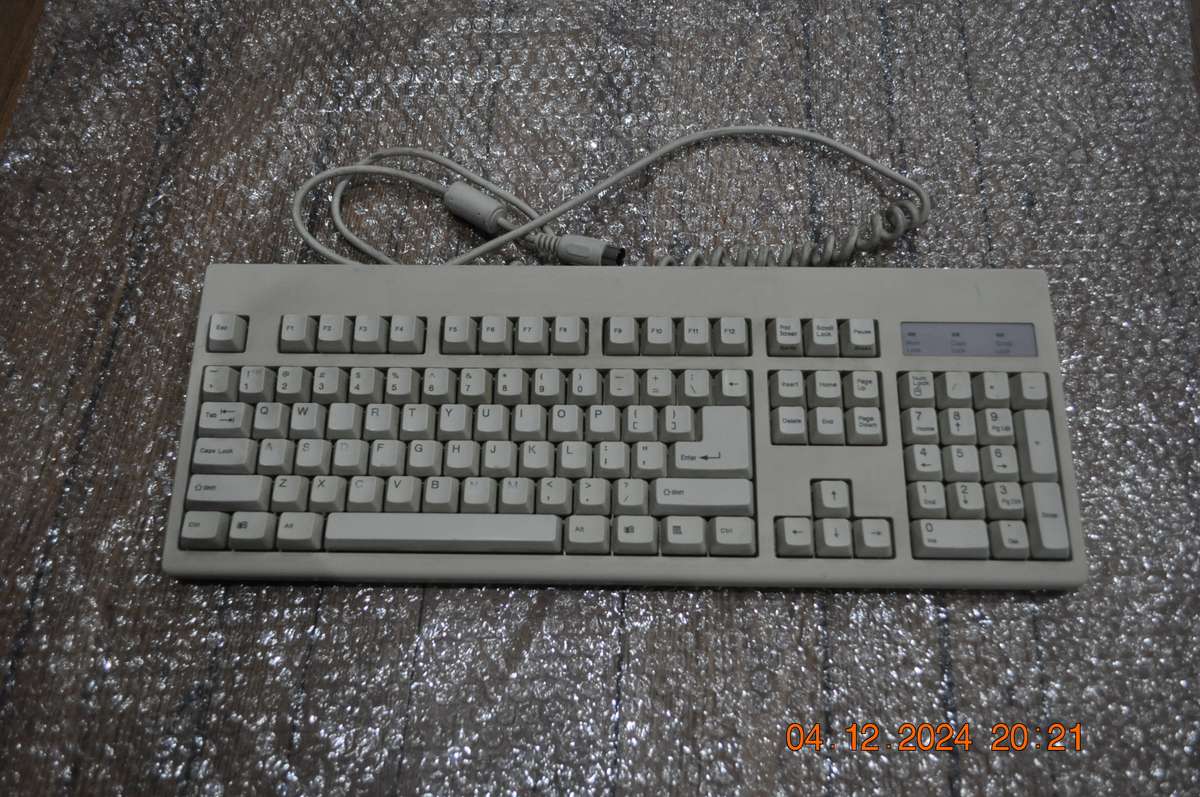 Vintage Mecer Din 5 Pin Computer Keyboard