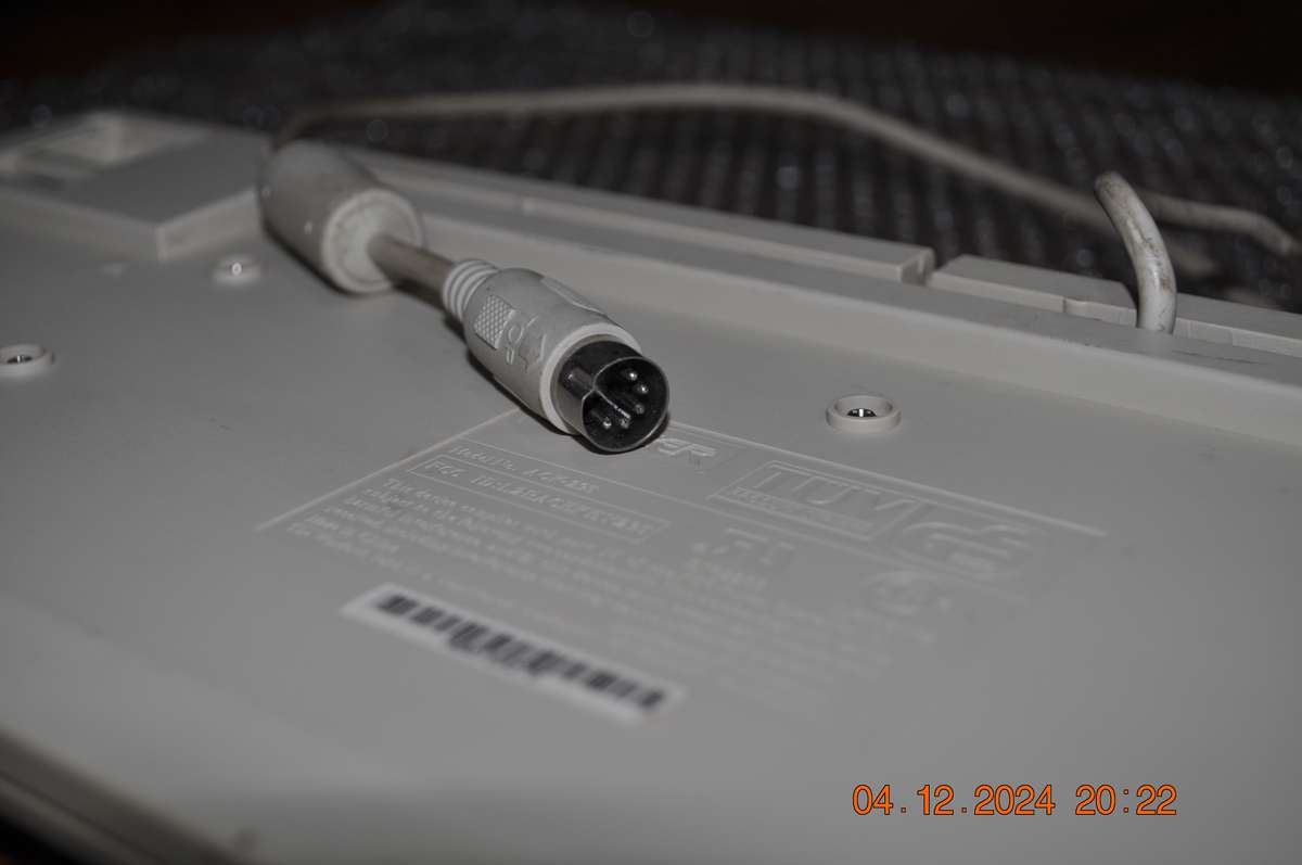 Vintage Mecer Din 5 Pin Computer Keyboard