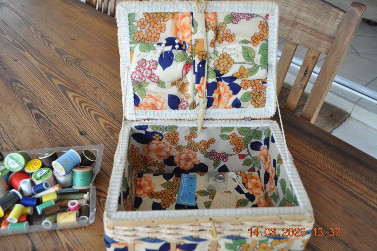 Sewing Basket With Accessories