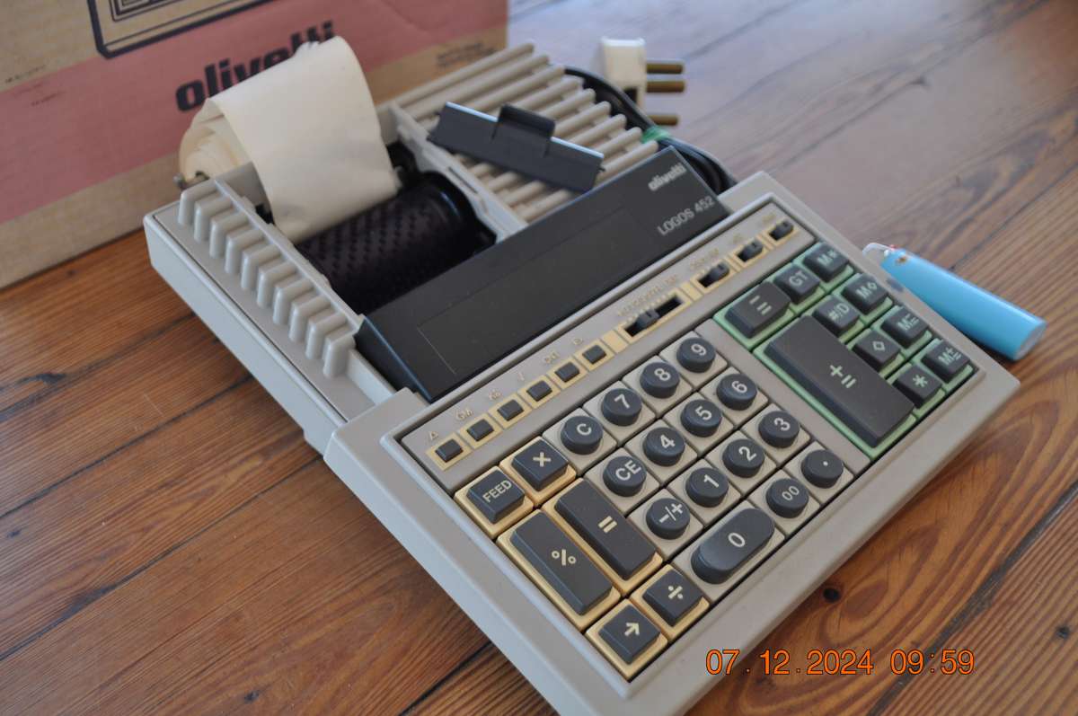 Vintage Olivetti Logos 452 Calculator