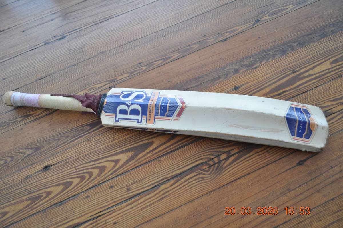 B&S Kids Cricket Bat Size 2 Gloves and Leg Guard