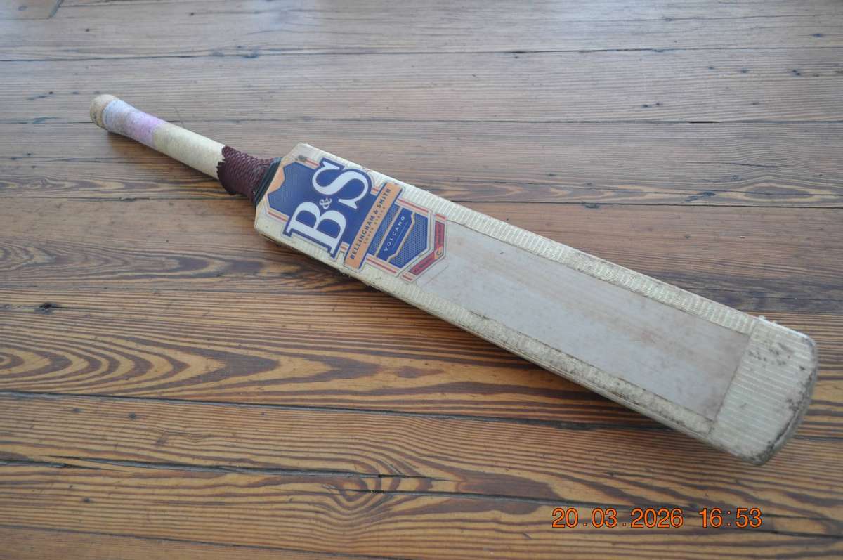 B&S Kids Cricket Bat Size 2 Gloves and Leg Guard