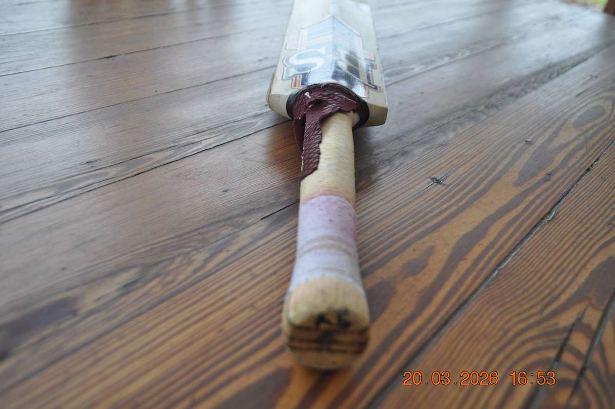 B&S Kids Cricket Bat Size 2 Gloves and Leg Guard