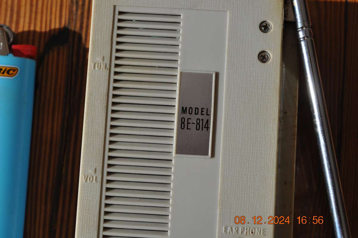 Vintage Sanyo FM Pocket Radio