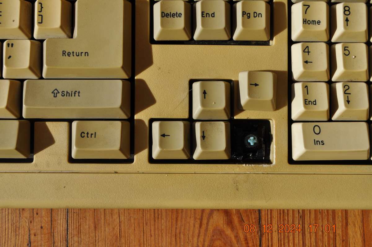 Vintage computer DIN 5 pin keyboard