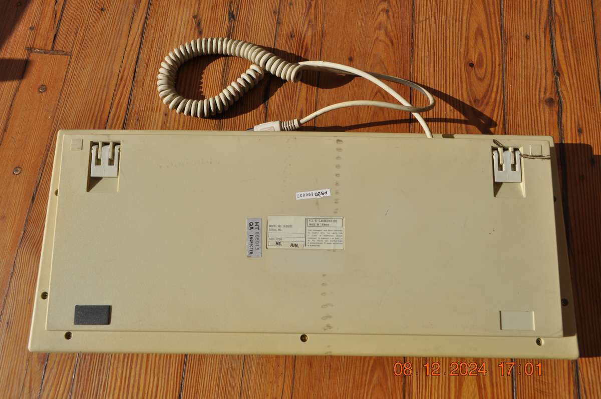 Vintage computer DIN 5 pin keyboard