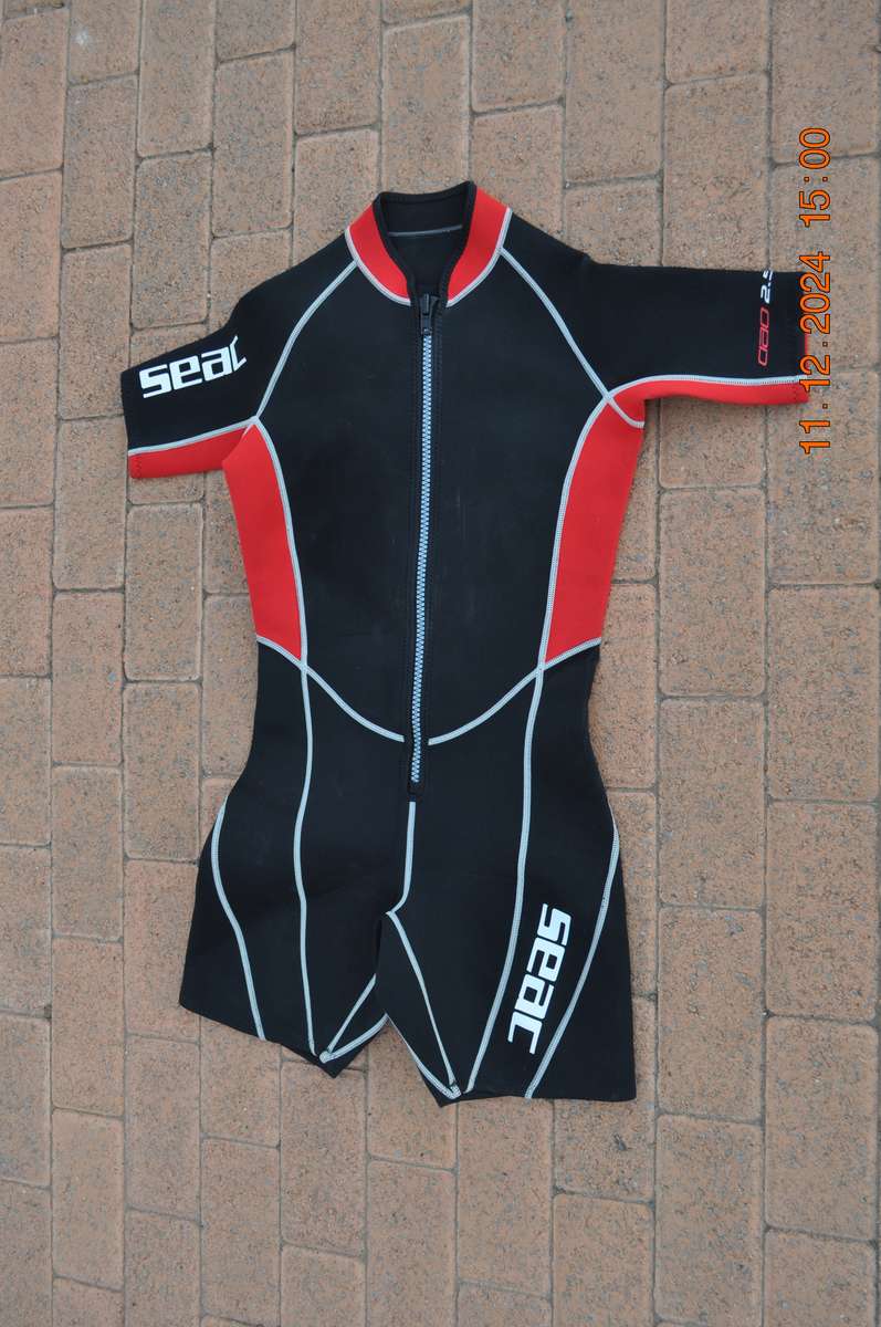 Seac Cao 2.5mm Shorty Wetsuit (size medium)