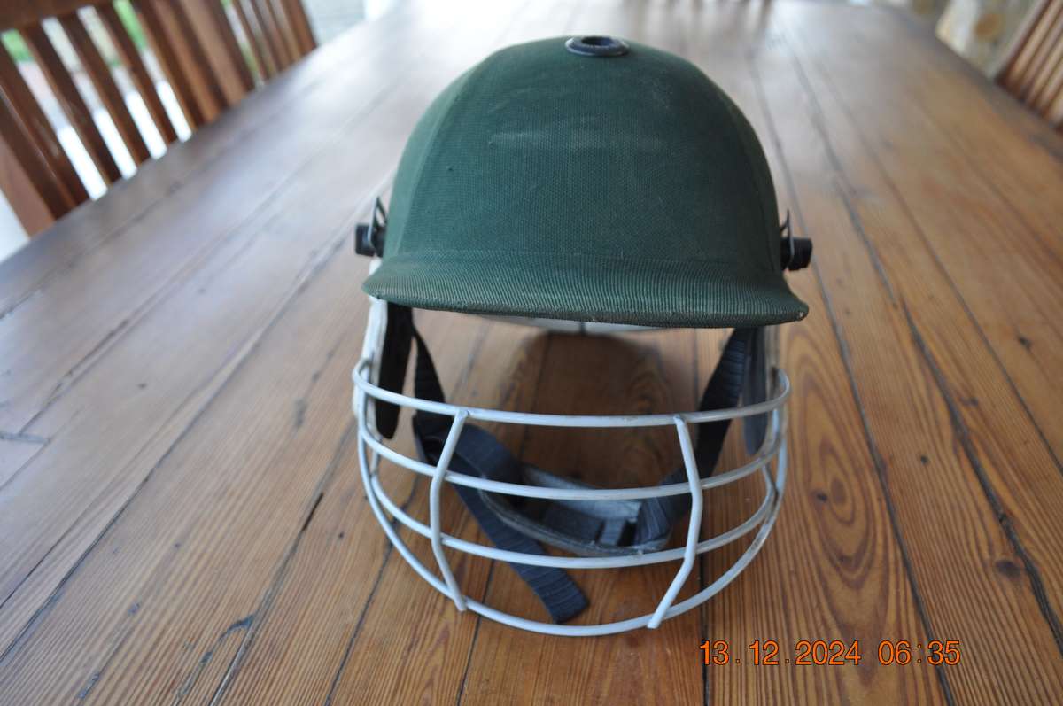 Albion Cricket Helmet (size L Xxl)