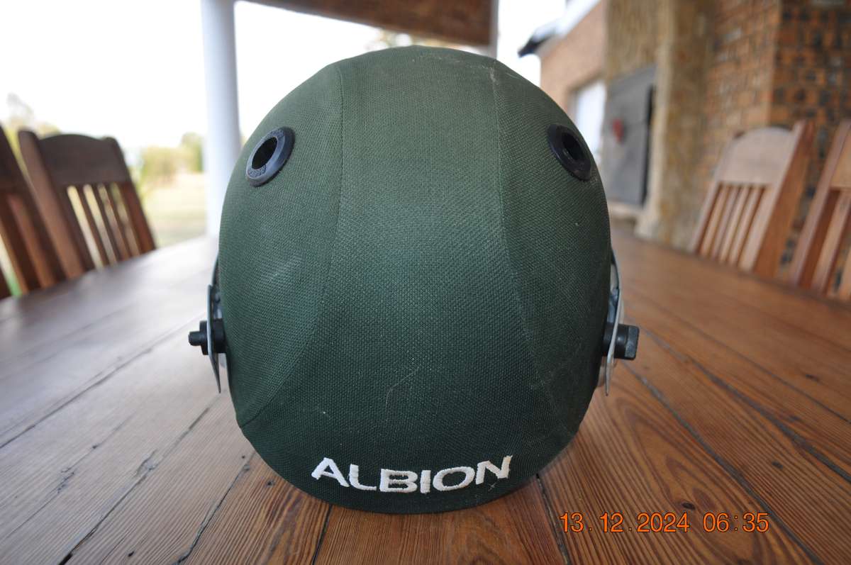 Albion Cricket Helmet (size L Xxl)