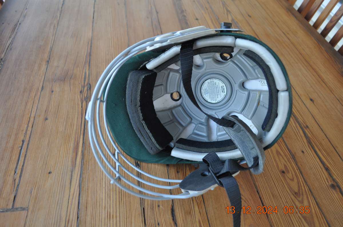Albion Cricket Helmet (size L Xxl)