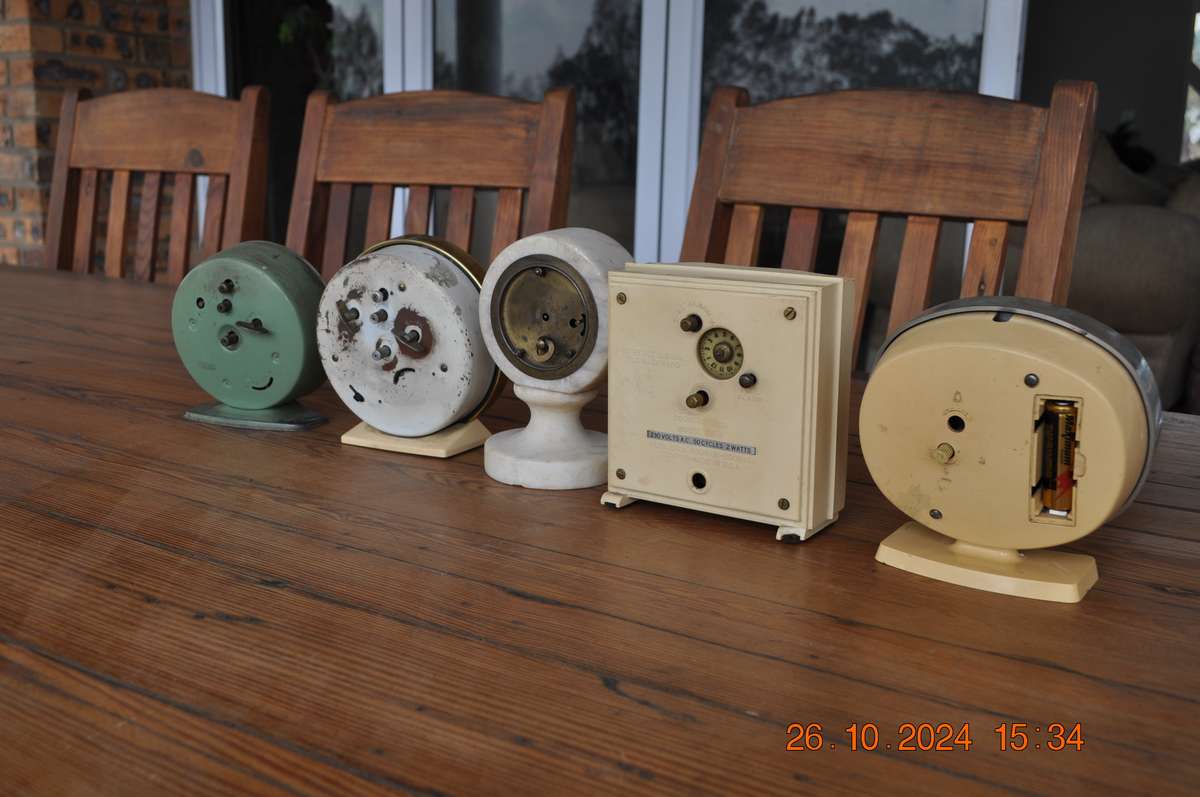 Vintage Alarm Clocks X 5 (parts or repair)