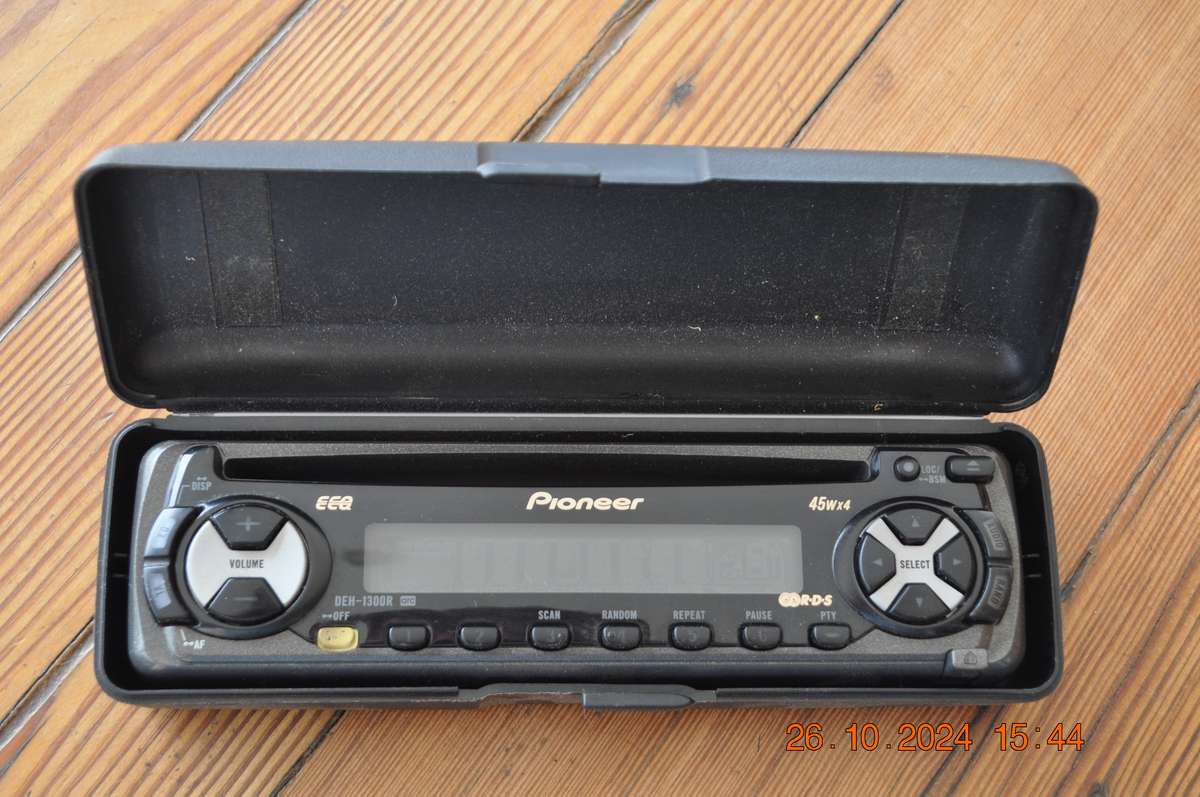 Pioneer DEH-1300R Car Radio Clip On Face