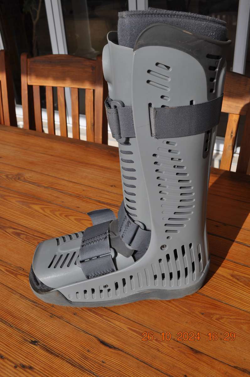 Ossur Rebound Air Walker Moon Boot Size Medium